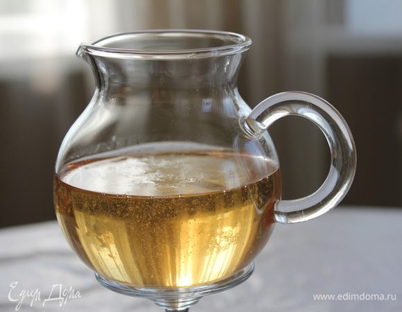 Сироп готов!...Им и можно заменить не только кукурузный сироп,но и жидкий мед, патоку..и вообще, вся пищевая кондитерская промышленность основана на нем,потому что это неприлично дешево,а каков результат! Чего только не готовят с его помощью:) Его,кстати, легко спутать с настоящим медом (если вы не знатоки), он никогда не кристаллизуется и хранить его можно очень долго и даже при комнатной температуре. Удачи!