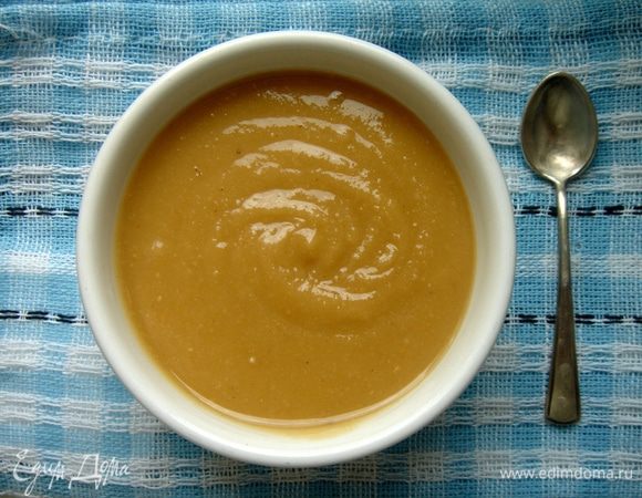 Сахарную пудру вмешать вручную.Можно приготовить более хрустящее солёное арахисовое масло.Для этого не надо размалывать орехи до жидкого состояния,а остановиться на мягкой консистенции.Добавить соль и острый красный перец.Такое масло хорошо подходит для бутербродов и соусов.