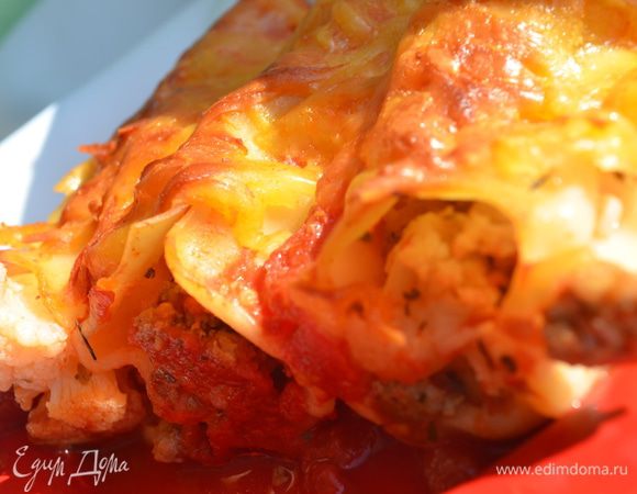 Фарш, чеснок, тимьян поджарить в оливковом масле до готовности. 