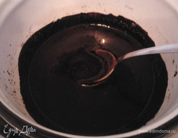 сделаем глазурь.Все смешать кроме сл.масла,прокипятить и потом добавить сл.масло или растопить 1 плитку шоколада с 2-мя ст. ложками сливок.