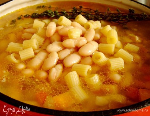 Залить овощи горячим бульоном(или просто водой),довести до кипения.Всыпать диталини,уложить веточки тимьяна и варить до полной готовности.Минут за 5 до окончания варки добавить фасоль с жидкостью.Приятного аппетита!