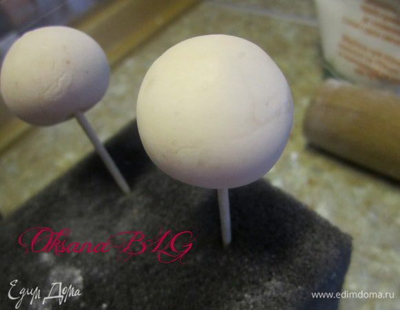 Заранее подготовить шарики-основы для цветка.