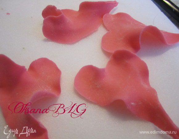 Края листиков прогладить.