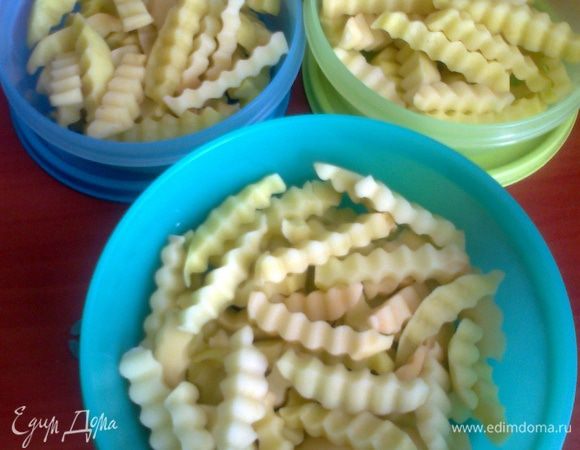 Остальную картошку выкладываем в порционные коробочки с крышками и замораживаем!