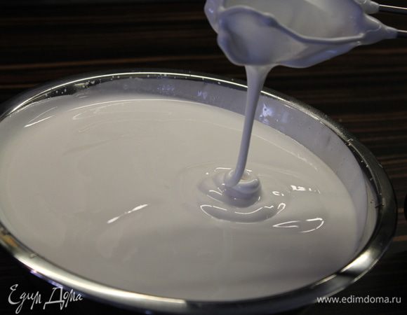 Понемногу прибавляем скорость....Засекаем 15 минут!!! и все время взбиваем...Время очень важно. 