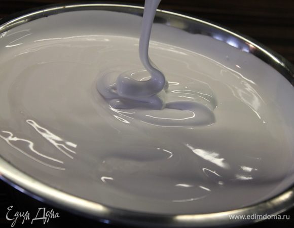 На последнем этапе смесь станет достаточно плотной и густой... миксер и чашу нужно придерживать, потому что консистенция будет очень тугая, но держаться до последнего!:)...все 15 минут.