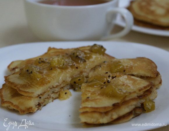 Можно подавать с вареньем, джемом, медом и т.д.