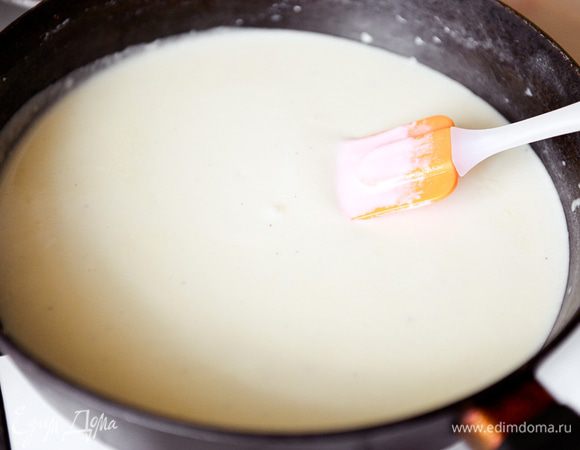 Мешайте до тех пор, пока не загустеет, не доводя до кипения.