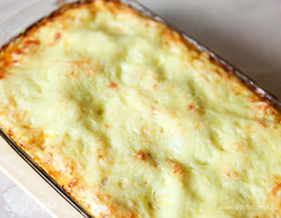 Выпекайте лазанью в разогретой до 180°C духовке 30 минут.