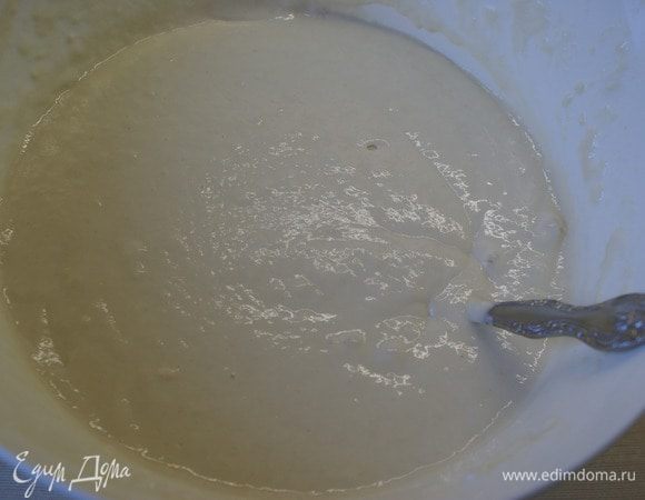 Замесить.Тесто должно быть густым. 