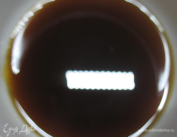 Замочить желатин в холодной воде, распустить в горячем кофе (можно на водяной бане но не кипятить), охладить.