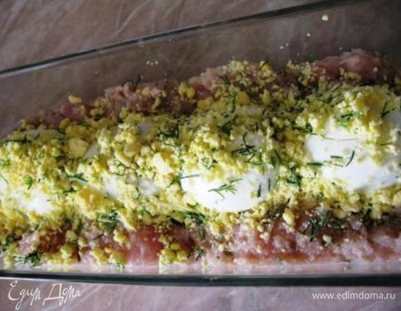 Посыпаем оставшейся желтковой смесью, маскируем деффекты.