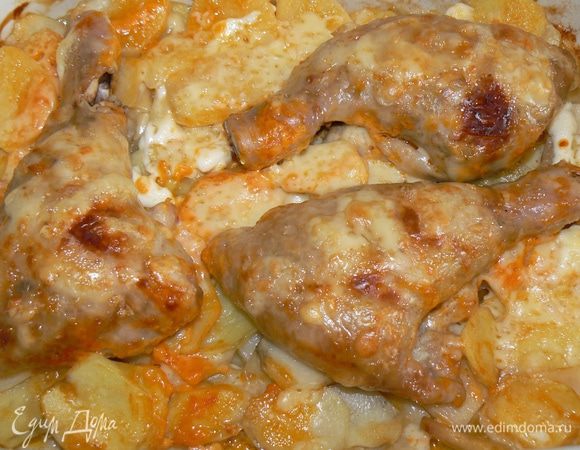 Можно запечь вместе с картофелем(на гарнир),тогда сначала прикройте фольгой,до готовности картофеля.Затем уберите фольгу,посыпьте тертым сыром до зарумянивания.