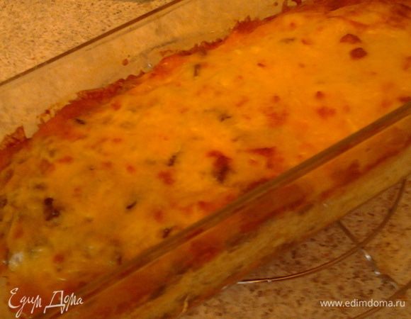 отправляем нашу запеканку в разогретую духовку до 180С и выпекаем до готовности