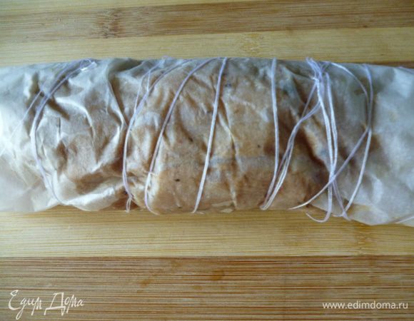 Зафиксировать нитками.