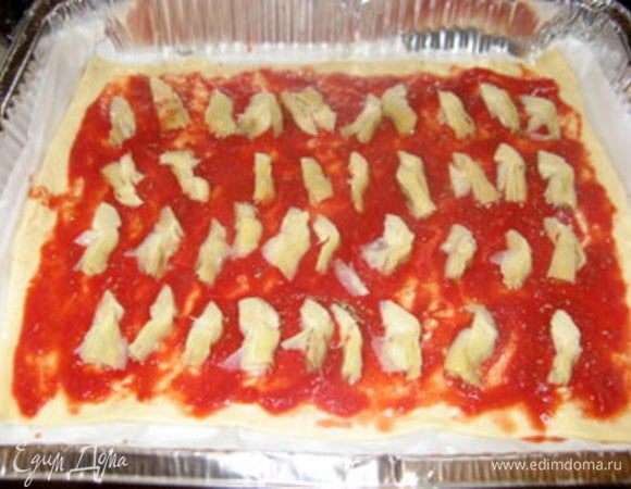 Добавить заранее нарезанные на тонкие ломтики артишоки (или грибы)... 