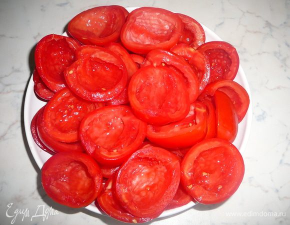 И аккуратно удалить сердцевину при помощи чайной ложки.