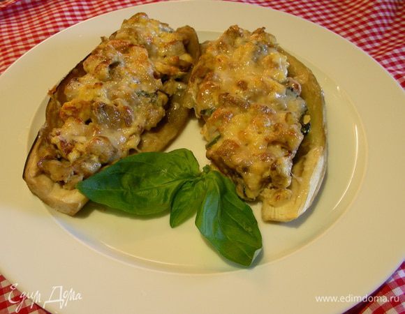 Раскладываем по тарелкам, украшаем зеленью по вкусу и подаем. Приятного аппетита))