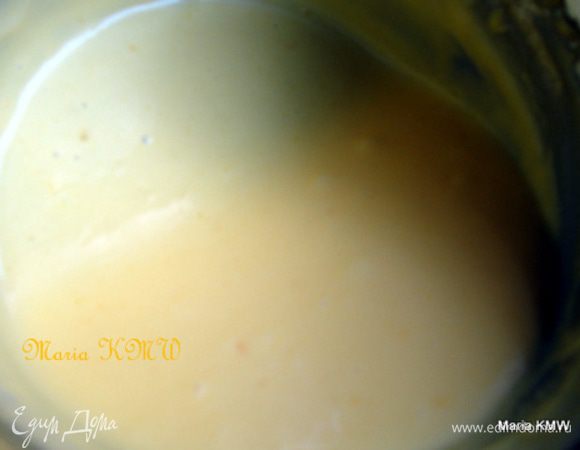 ***Внимание! Вода в кастрюльке не должна кипеть,а тем более сам соус. Иначе все свернется. У кого имеется градусник, температура не превышает 60 С. Если все же соус свернулся не расстраивайтесь, влейте в соус немного холодной воды, уберите с огня, тщательно вымешайте, до однородной массы.***