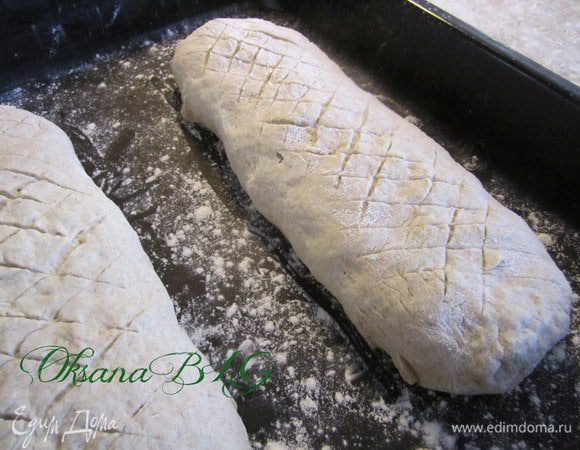 Сформировать хлеб. Сделать небольшие надрезы, оставить на 15 минут подходить.