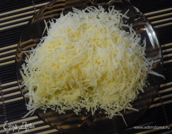 Добавить тёртый пармезан.