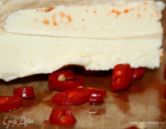 Размягченное масло смешать с перчиком и солью.