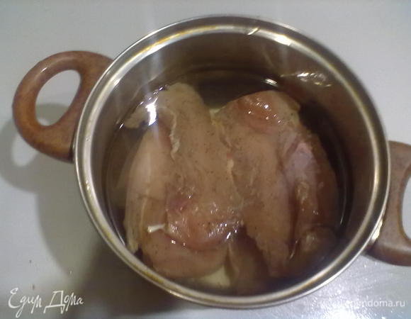 Готовим раствор уксуса столового (6% - 1:6, 9% - 1:9), кладем в него наши грудки на 5 мин.