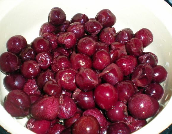 Вишню разморозить. Жидкость слить.