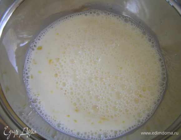 №3 Для тонкого теста с зеленью смешать вилкой яйцо с молоком, 