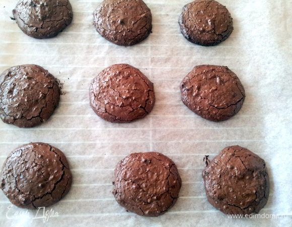 Выпекать в духовке 15 минут при температуре 180С.