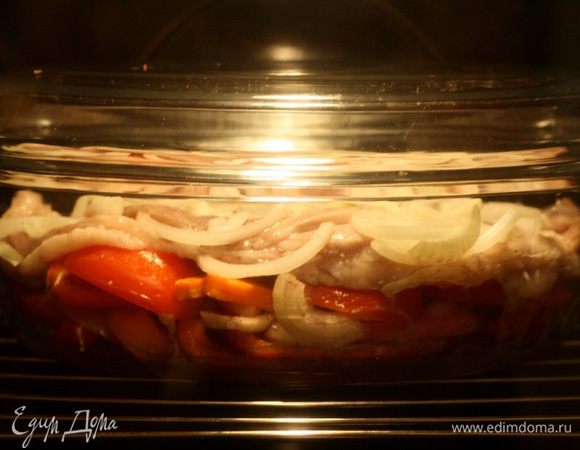 Поставить в разогретую до 180 гр. духовку и запекать 1 ч. 30 мин.