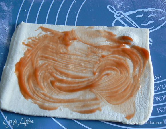 смазать кетчупом