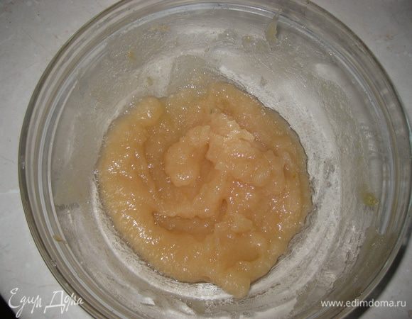 Добавляем в еще теплое пюре 250 гр сахара, перемешиваем  и оставляем на час.