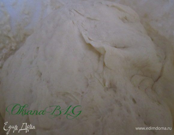 Для теста, в теплую воду добавить сахар, 1 ст.л. муки, дрожжи, оставить на 10 минут. Всыпать муку. замесить мягкое не липкое тесто. оставить на 15-20 минут, тесто должно подняться. 