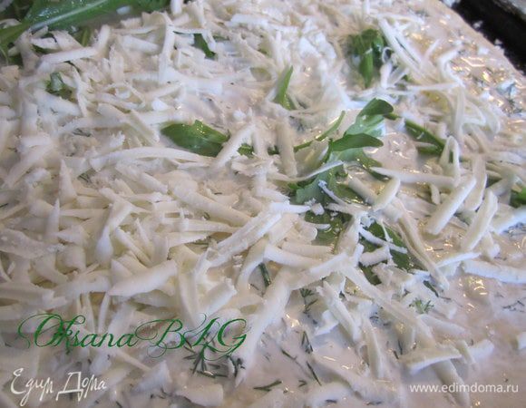 Натереть брынзу.