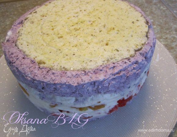 Торт поставить в холодильник на 2-4 час. 
после охлаждения достать из формы, снять пергаментную бумагу.