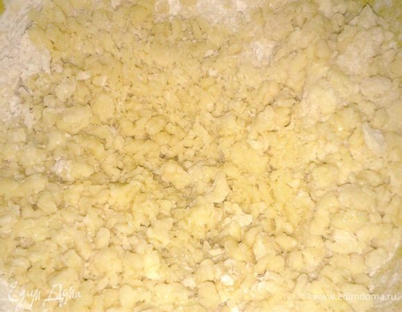 смешать с маслом,добавить соду и муку