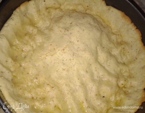 тесто наколоть вилкой и отправить в духовку на 10мин.