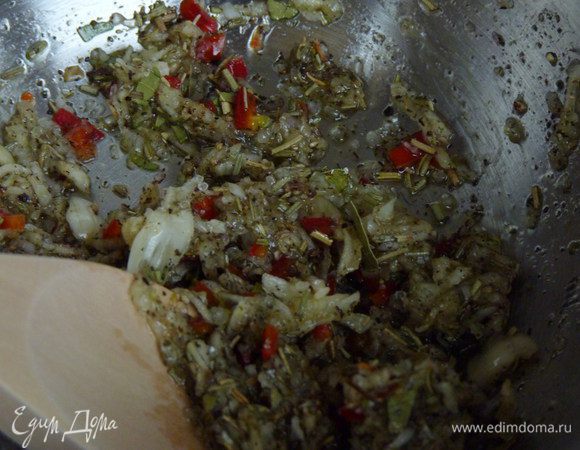 Смешиваем все ингредиенты для приправы.