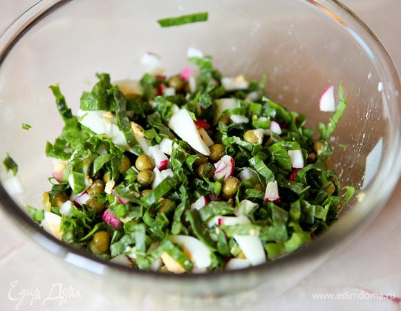 Смешать все ингредиенты в миске.