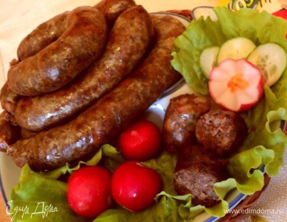 Перед подачей порезать колбасу кусочками. Подавать с горчицей и овощами.Приятного аппетита!