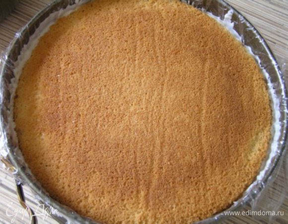 накрыть вторым коржом,