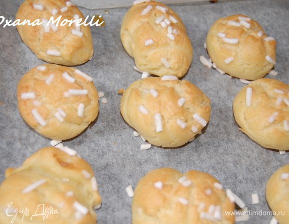 "Шеи" и "туловища" поставить в предвартельно разогретую до 180 градусов духовку и выпекать: "шеи" примерно 10 минут, "туловища" 20-25 мин.