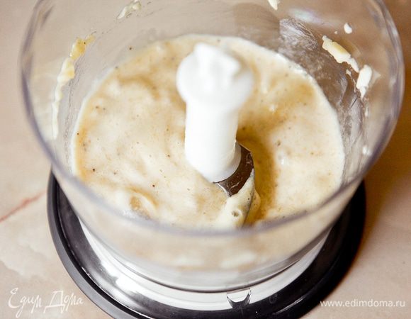 Бананы очистить.
Взбить в блендере.