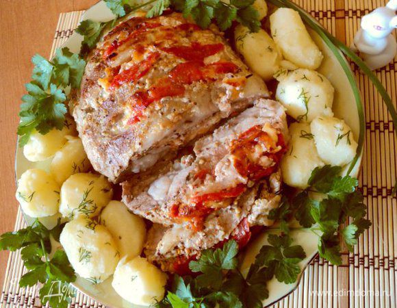 Подавать мясо с  любым гарниром, прорезав кусочки до конца и полив образовавшимся соком. Приятного аппетита!