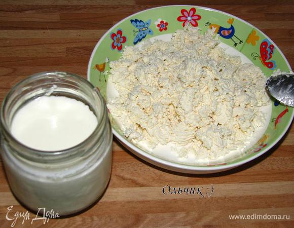 Творог (у меня домашний) протираем через сито.