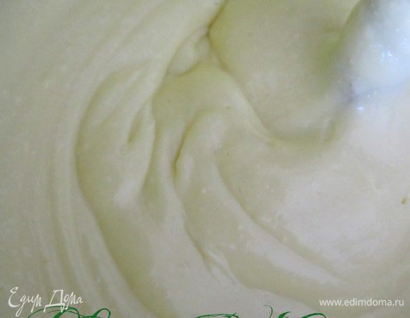 Варить до закипания, постоянно помешивая.