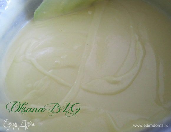Варить пока крем не станет густой как манка. На поверхности должны оставаться смеды от капелек.
