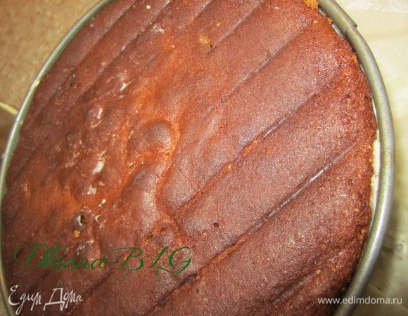 Оставить торт пропитываться в холодильнике на 2-3 часа.