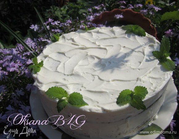 Украсить по желанию, взбитыми сливками или же просто полить шоколадом.